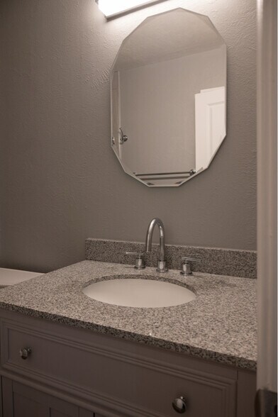 Building Photo - 4316 N 34th Dr