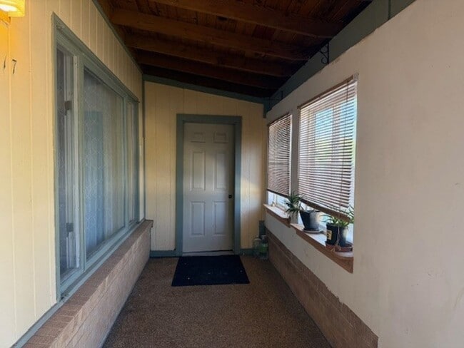 Building Photo - House For Lease