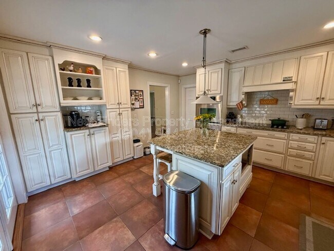 Building Photo - 7104 Catalonia Ave