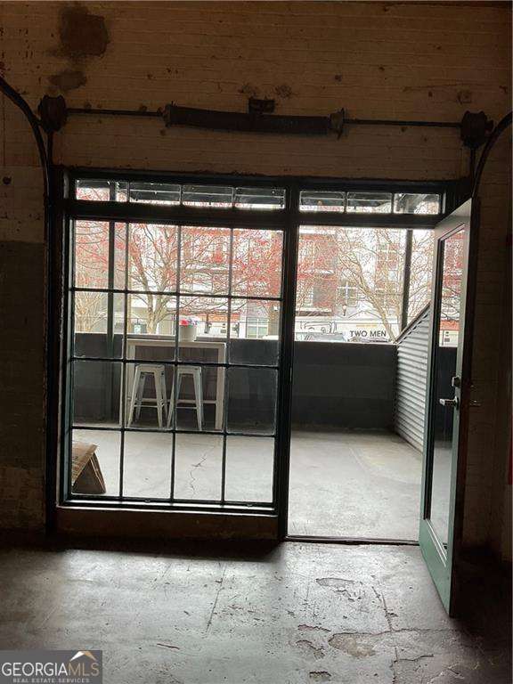 Building Photo - 881 Memorial Dr SE