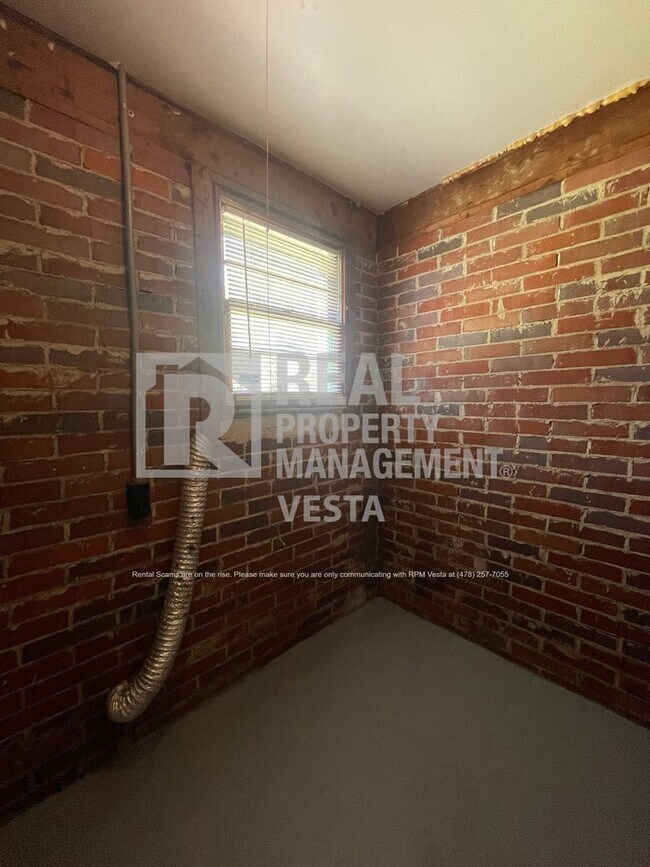 Building Photo - 3257 Ohara Dr S