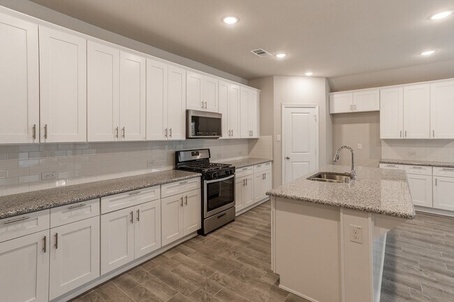 Building Photo - 5917 Bellflower Dr