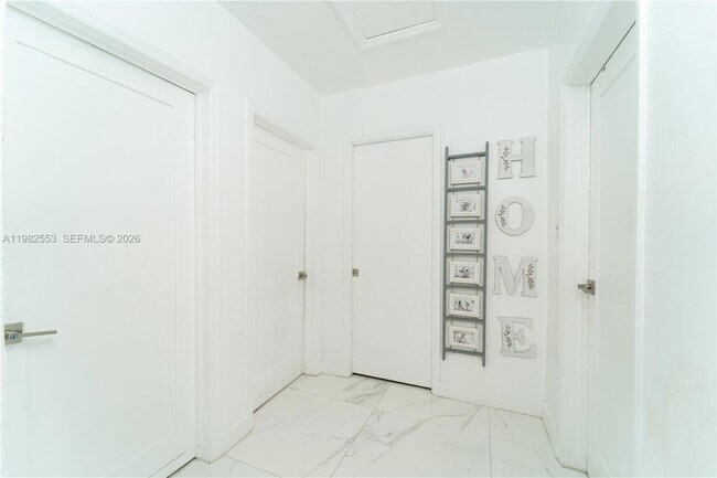 Building Photo - 172 W 17th St