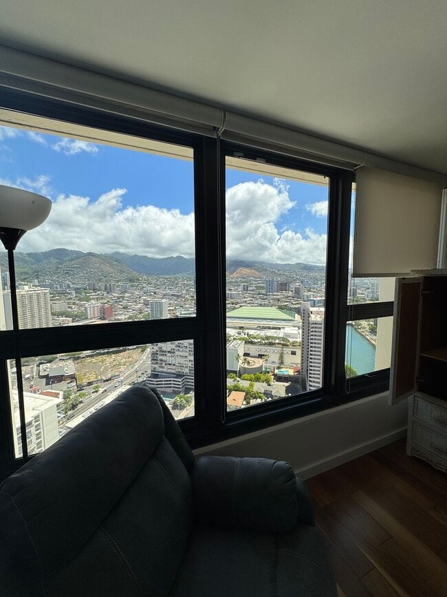 Building Photo - Luxury High-Rise Living with Panoramic Ocean Views at Yacht Harbor Towers