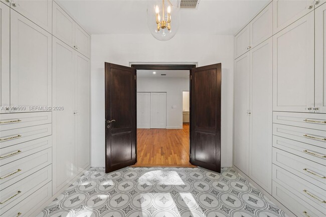 Building Photo - 415 Aledo Ave