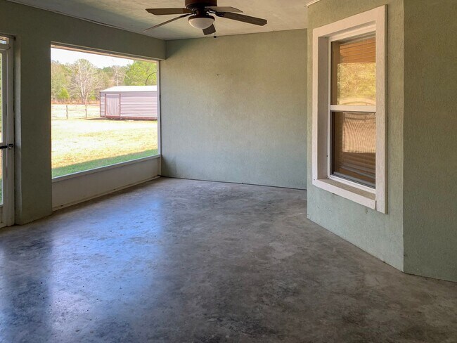 Building Photo - 4BR/3BA Horse/Pet Friendly Home on 5 Acres!