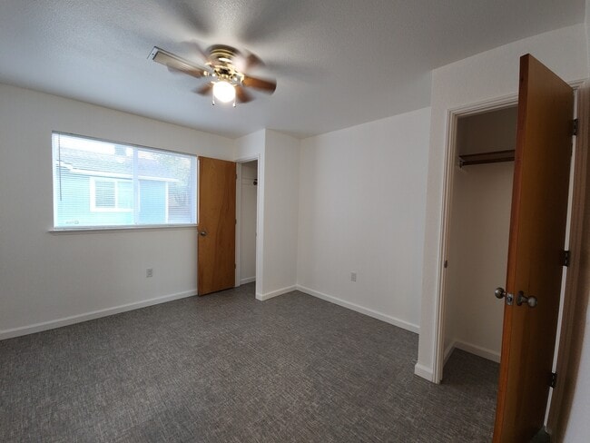 Building Photo - 1530 Aloha St