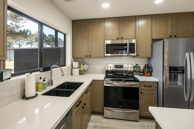 Building Photo - S-1073