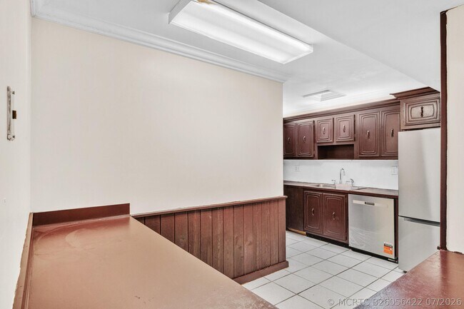 Building Photo - 221 NW 43rd Pl