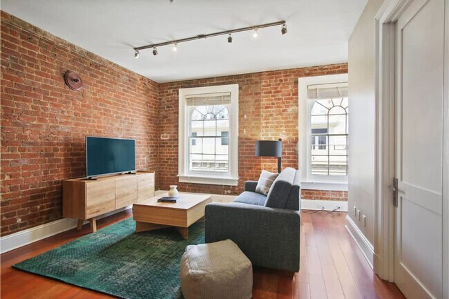 Building Photo - 822 Perdido St