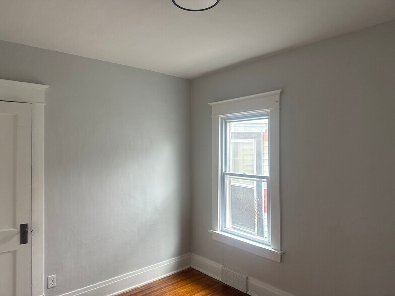 Building Photo - 115 Grove St