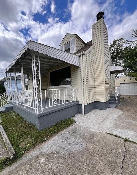 side view of porch - 1340 Aberdeen Ave