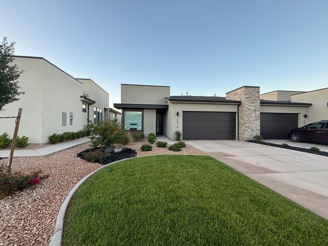 Primary Photo - SPACIOUS PATIO HOME FOR RENT!