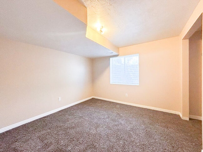 Building Photo - Spacious 5-Bedroom Home in Stansbury Park ...