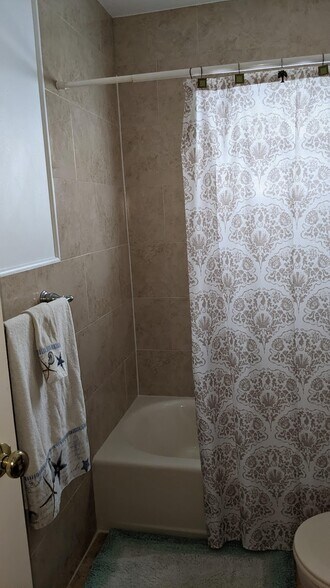 Building Photo - 2338 Sunset Dr