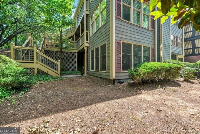 Building Photo - 808 Abingdon Way NE