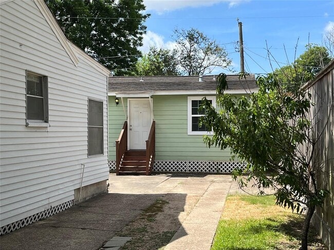 Primary Photo - 914 E 25th St