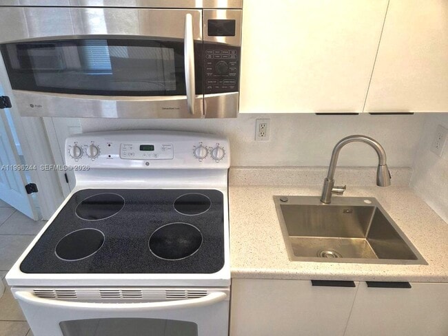 Building Photo - 34 SW 6th Ave