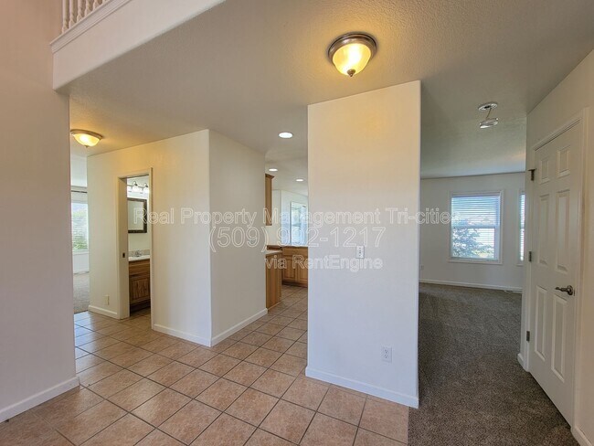 Building Photo - 4003 Segovia Dr
