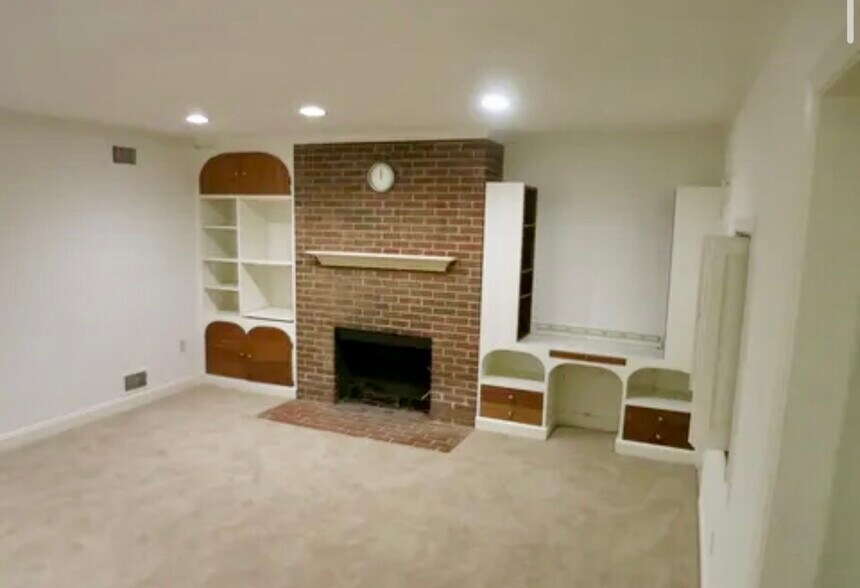 Building Photo - 420 1/2 N Saint Asaph St