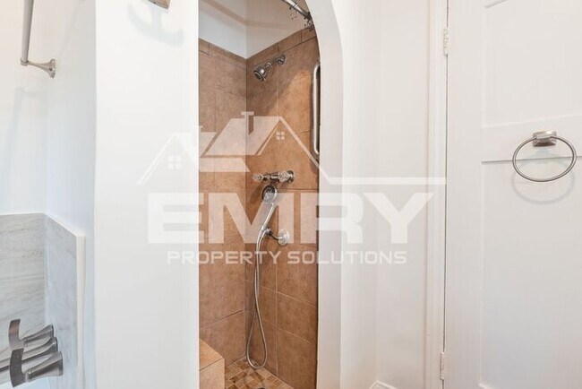 Building Photo - Remodeled 3 Bed 1 Bath Spanish-Style Gem for Rent