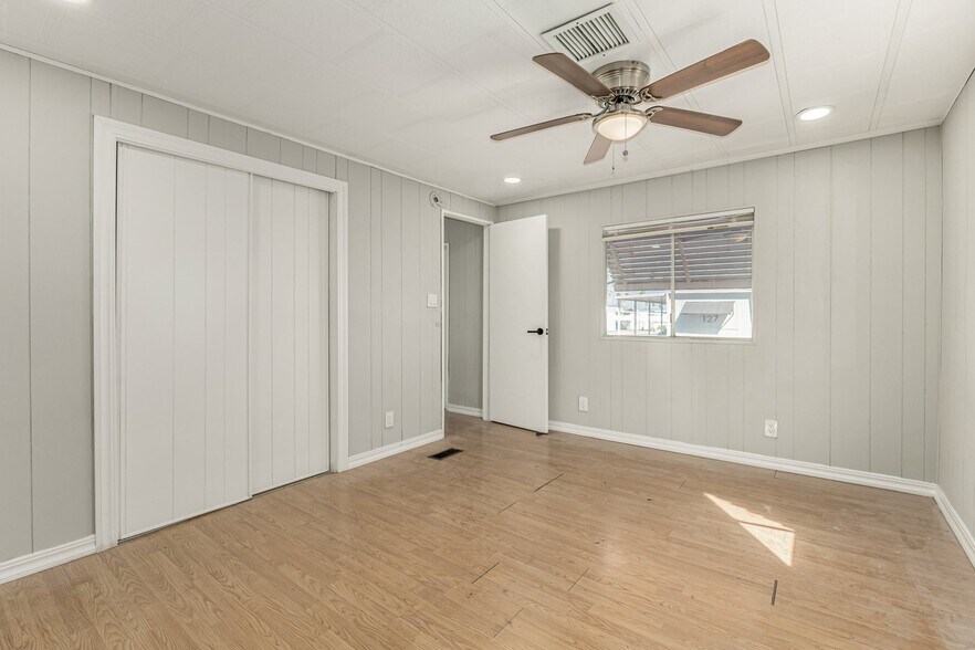 Building Photo - 2701 E Allred Ave