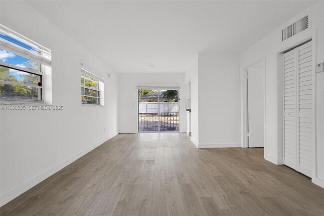 Building Photo - 8295 NE Miami Ct