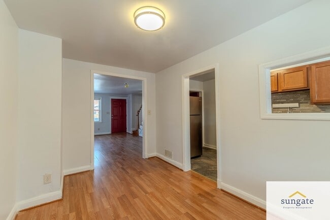 Building Photo - 751 Yale Ave