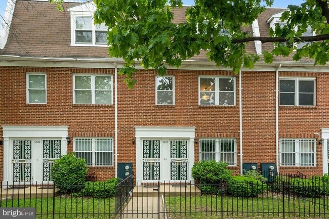 Building Photo - 1622 5th St NW