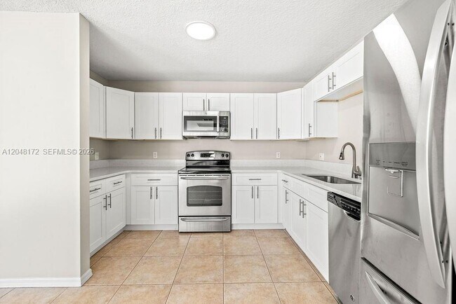 Building Photo - 1542 N Lawnwood Cir