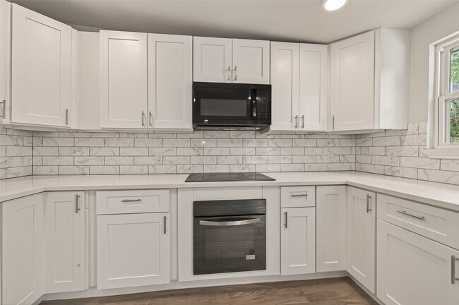 Building Photo - 3710 Daphne St