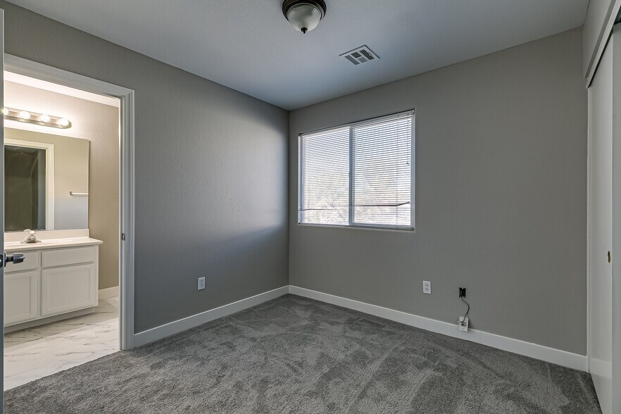 Building Photo - 7252 Quarterhorse Ln