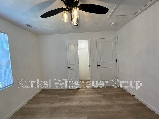 Building Photo - 5 Lakewood Dr