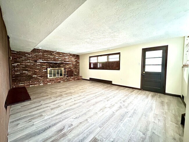 Building Photo - 9316 Laramie Rd