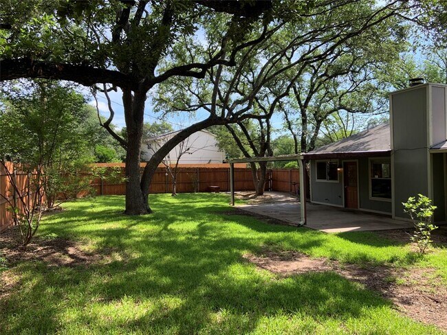 Building Photo - 4610 White Elm Dr