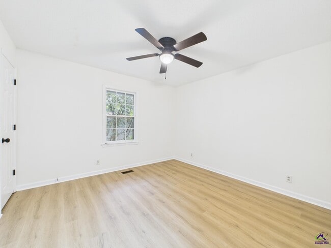 Building Photo - 1167 Roundtable Ln