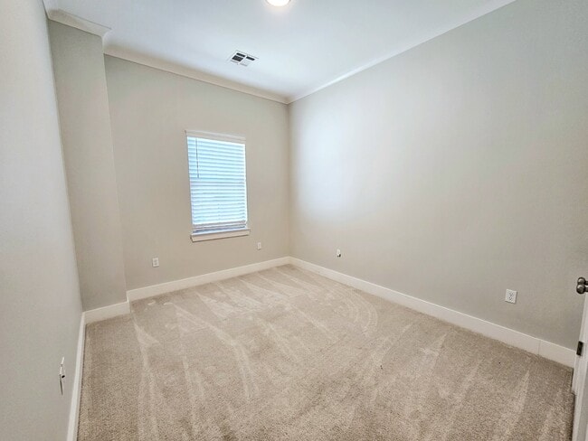 Building Photo - Stunning 4-Bedroom Waterfront Home with Granite Countertops and Hardwood Floors in The Sanctuary ...