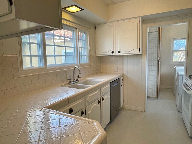 Kitchen - 3015 Locust St