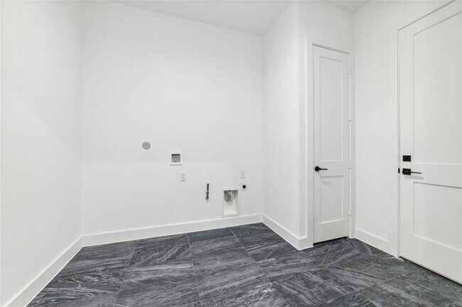 Building Photo - 8106 Talton St