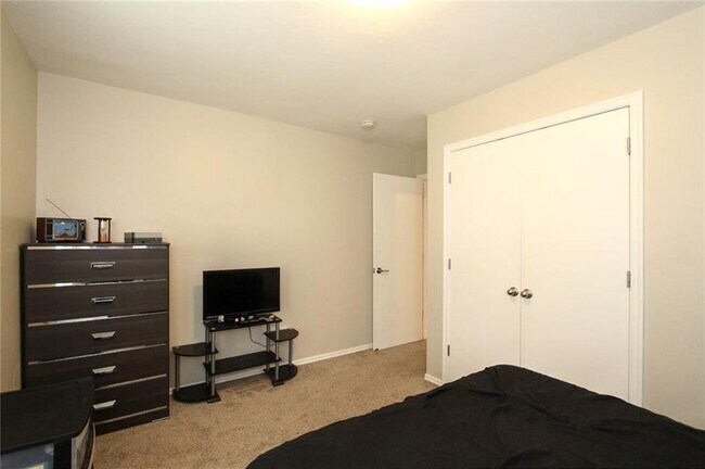 Building Photo - 10209 Aberdeen Dr