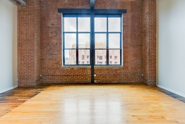 Building Photo - 1350 Rosa L Parks Blvd
