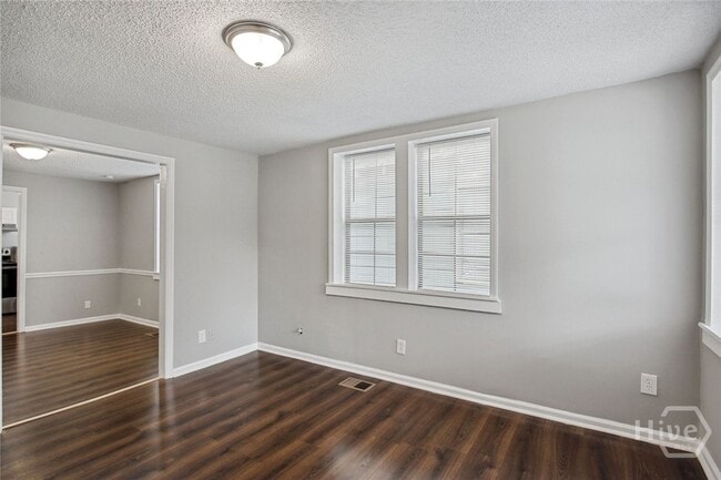 Building Photo - 1036 W 38th St