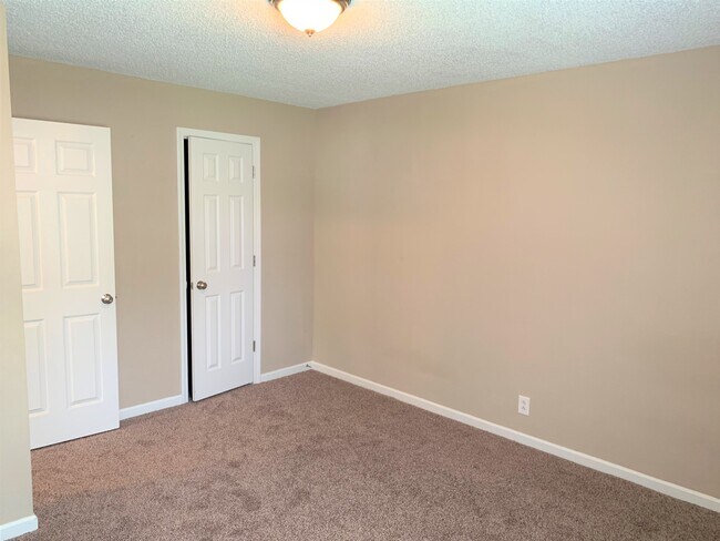 Bedroom 2 - 137 Colemont Dr