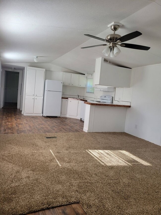 Building Photo - Ready to Move in