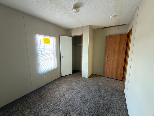 Building Photo - 25353 Nuway Ave