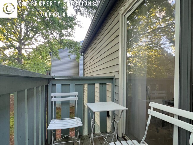 Patio - 1914 Meadowlark Ln