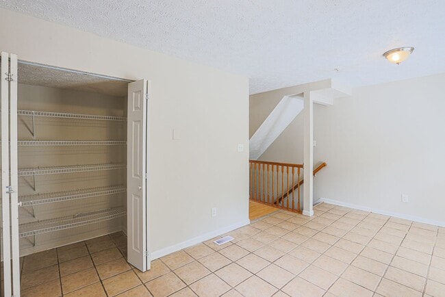 Building Photo - 117 Heron Ct