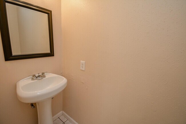 Building Photo - 17023 Blue Mist Cir