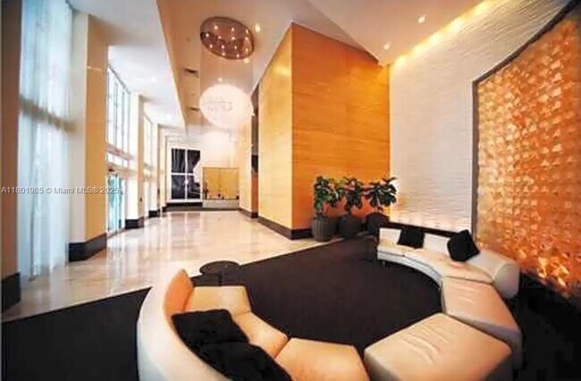 Building Photo - 950 Brickell Bay Dr
