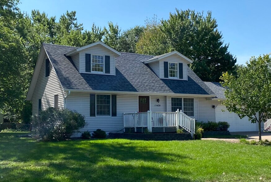 Beautiful Bungalow - 11420 Terrace Rd NE
